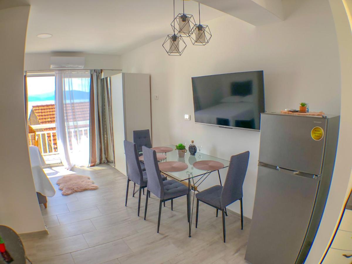 Apartments By The Sea Gradac, Makarska - 13181 Градац Екстер'єр фото